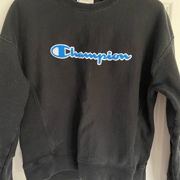 Women’s Champion Sweatshirt - Picture 2 of 5